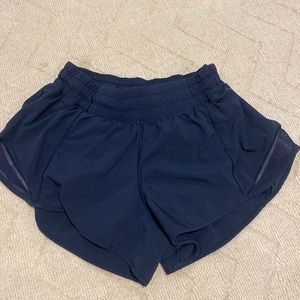 Lululemon Hotty Hot Low Rise Lined Short 2.5”